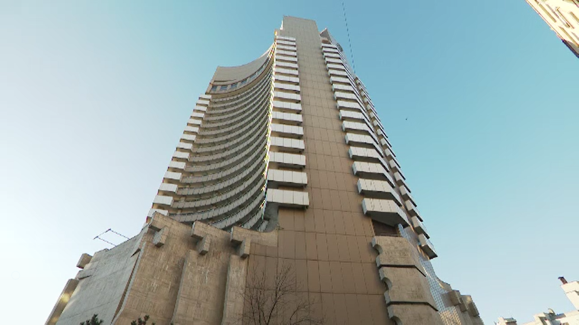 Tânărul care s-a aruncat în gol de pe terasa unui hotel din Bucureşti era supărat că nu îi este acceptată orientarea sexuală