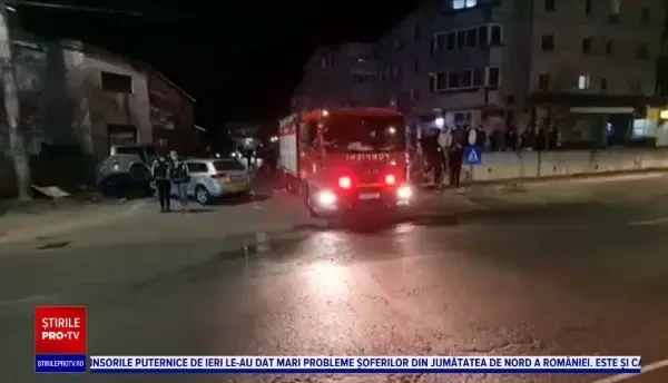 Accident în Mărăcineni. O mașină a ajuns suspendată pe un alt autoturism
