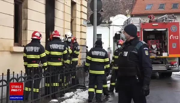 Panică în Târgu Mureș, după ce un incendiu a izbucnit de la frigider, într-un apartament