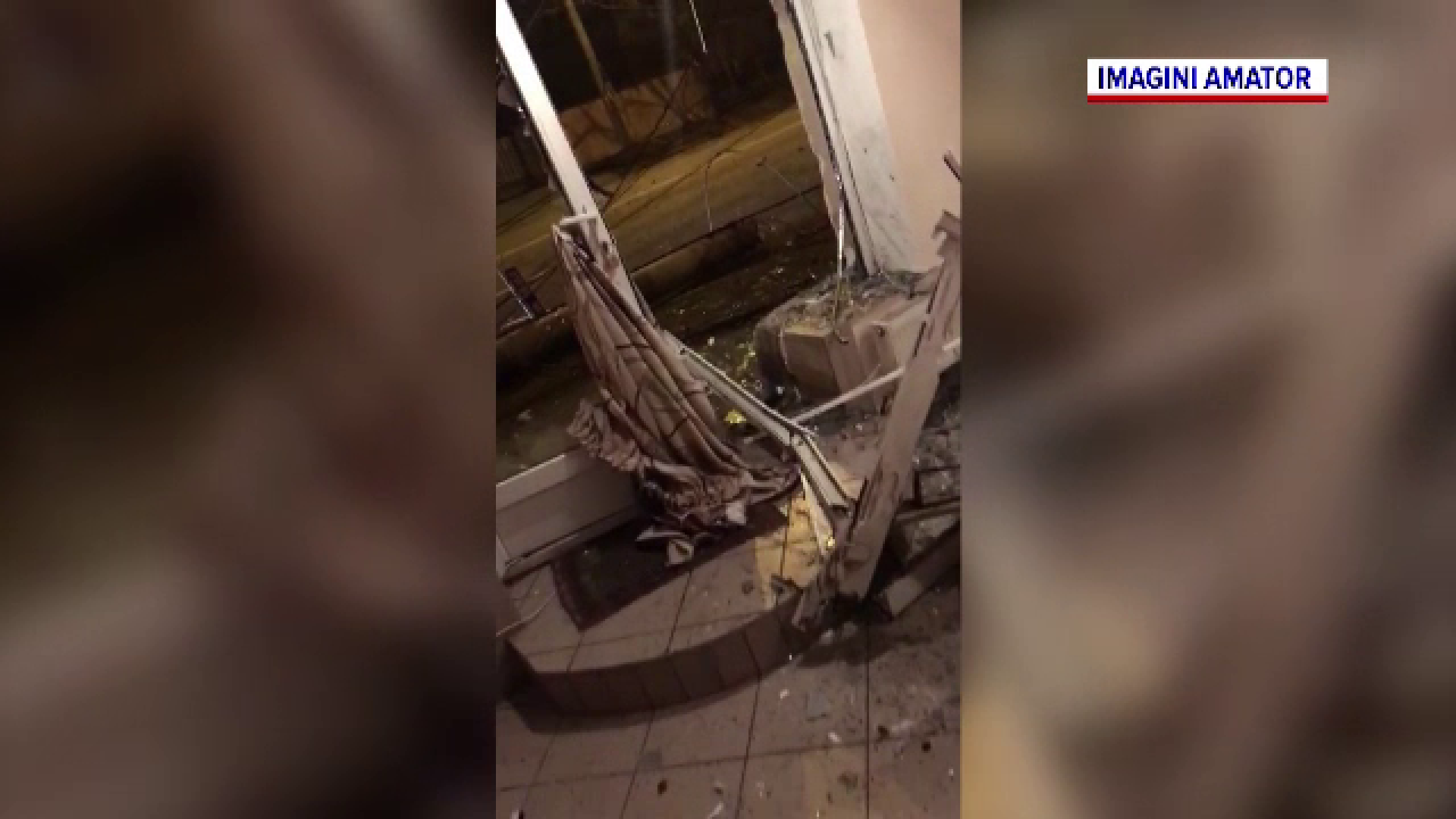 Momente de panică pentru 2 pakistanezi veniți la studii în România. O mașină a dărâmat zidul casei în care locuiau