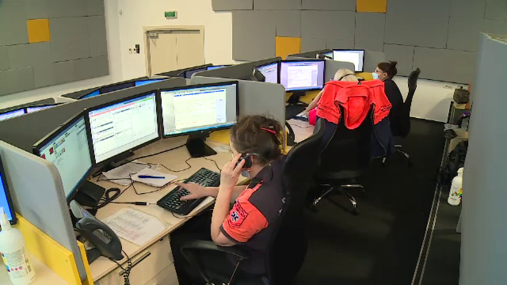 Două șoferițe din Botoșani și-au făcut mașinile să sune din greșeală la 112 în timp ce ștergeau praful