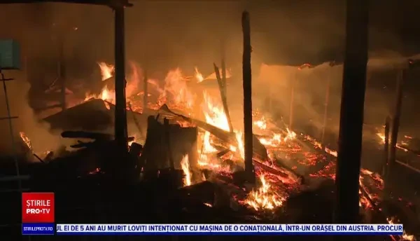 Un incendiu puternic a mistuit mănăstirea Nucet din Dâmbovița. Chiliile măicuțelor au fost distruse de flăcări