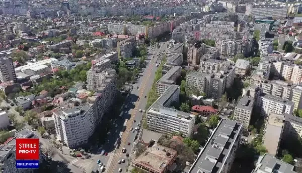 Pistele de biciclete din București, o colecție scumpă de desene pe asfalt. Cum a reușit Parisul să se transforme