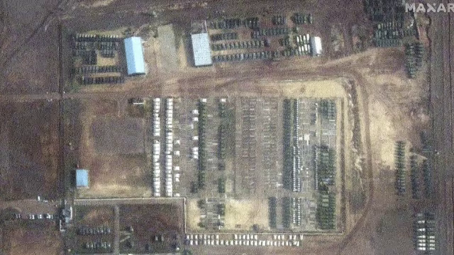 Noi imagini din satelit arată extinderea dispozitivului militar rus la granițele Ucrainei, inclusiv în Crimea