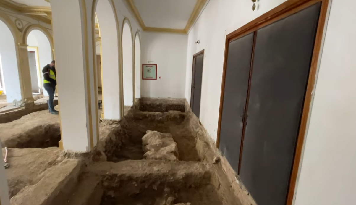 VIDEO. Ce s-a descoperit sub Teatrul de Stat Constanța, în timpul lucrărilor de reabilitare