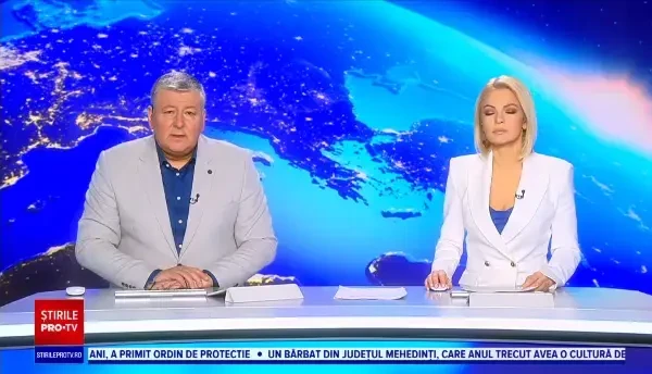 Mașina unui curier de mâncare din București, distrusă după ce a rupt în două o bordură