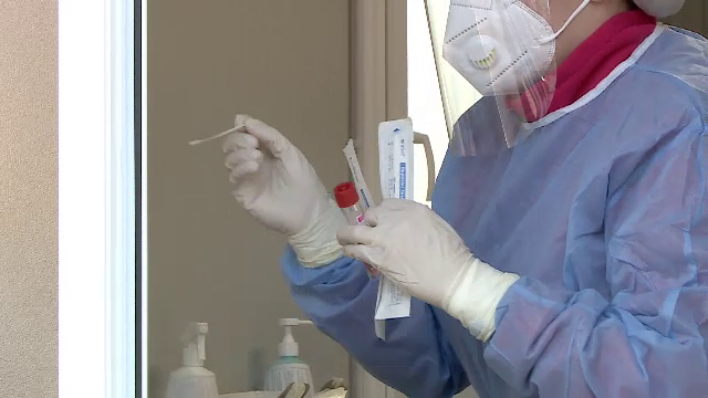 Primele 16 cazuri de infecţii cu sub-tulpina BA2 a Omicron, depistate în România. Noua variantă, mai contagioasă