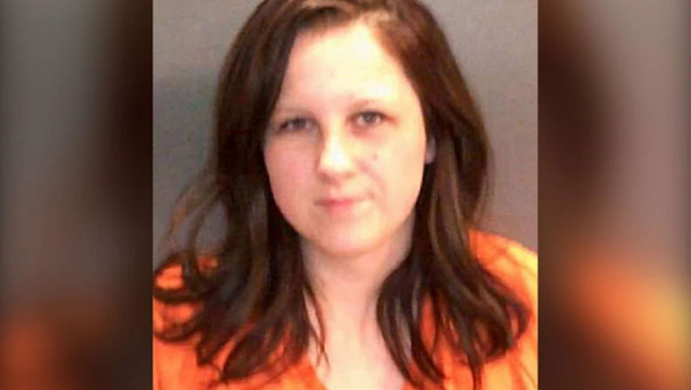 O profesoară care a întreținut relații sexuale cu un elev a scăpat de închisoare după ce s-a căsătorit cu el