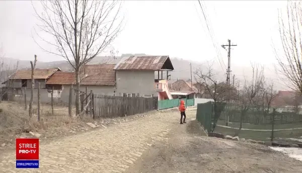 Moarte suspectă în Prahova. O femeie a fost găsită moartă, cu trupul plin de răni, pe un câmp de lângă Slănic