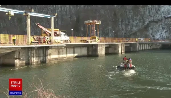 Tinerii care au murit după ce au plonjat cu mașina într-un lac și-au filmat cursa. Cine era șoferul