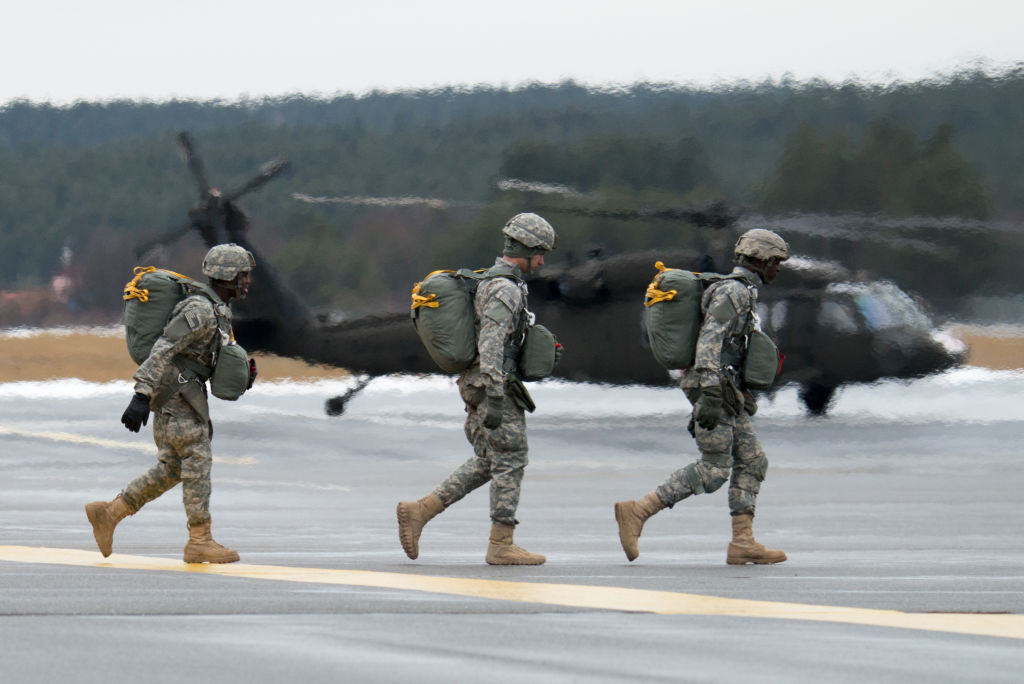 Primii parașutiști americani au plecat din SUA către Europa. Pentagonul a scos la iveală un plan de atac al Rusiei