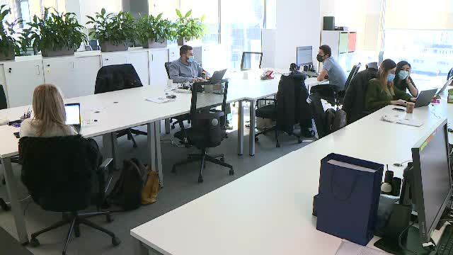 A fost schimbat Codul Muncii. Iohannis a promulgat legea ce prevede drepturi suplimentare pentru salariați