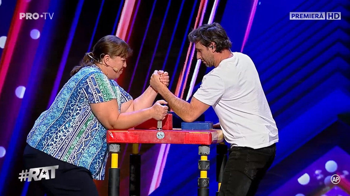 VIDEO Românii au talent. Cine e Ioana Ciucă, concurenta care a făcut un meci de Skandenberg cu Dragoș Bucur