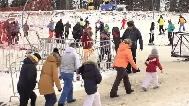 Vreme perfectă de schi în unele stațiuni din România. Cât costă o cameră la hotel