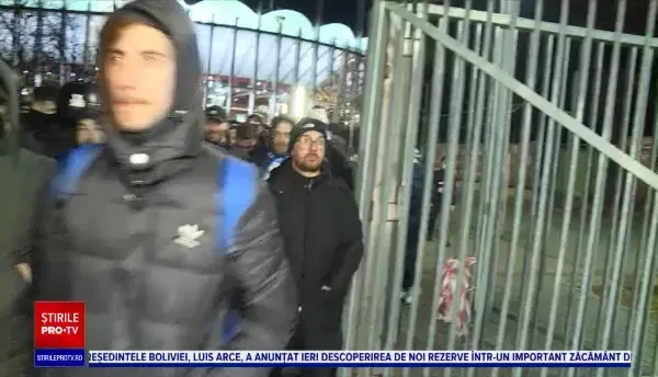 Scandal între suporterii olteni, veniți la meciul dintre FCSB și FCU Craiova, și jandarmi