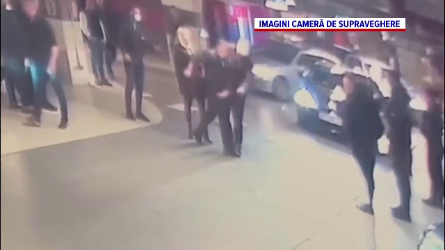 IPJ Timiș explică de ce un polițist a fost lovit de un interlop în timp ce colegii săi se uitau la el: ”Corectă evaluare”