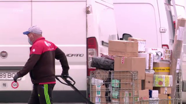 Poșta Română vrea să se modernizeze și amplasează 3.000 de easybox-uri în toată țara. Câți români cumpără online