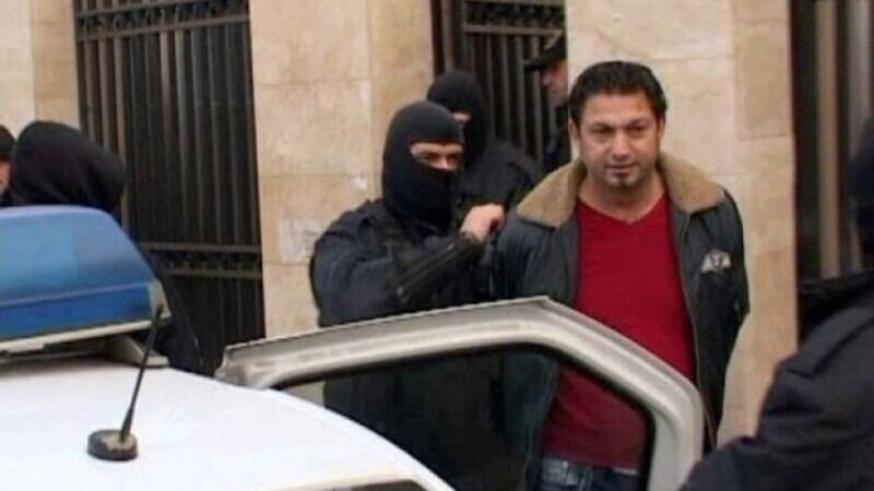 Fiul interlopului Austrianu, arestat la domiciliu după ce a fost prins la volan cu permisul suspendat