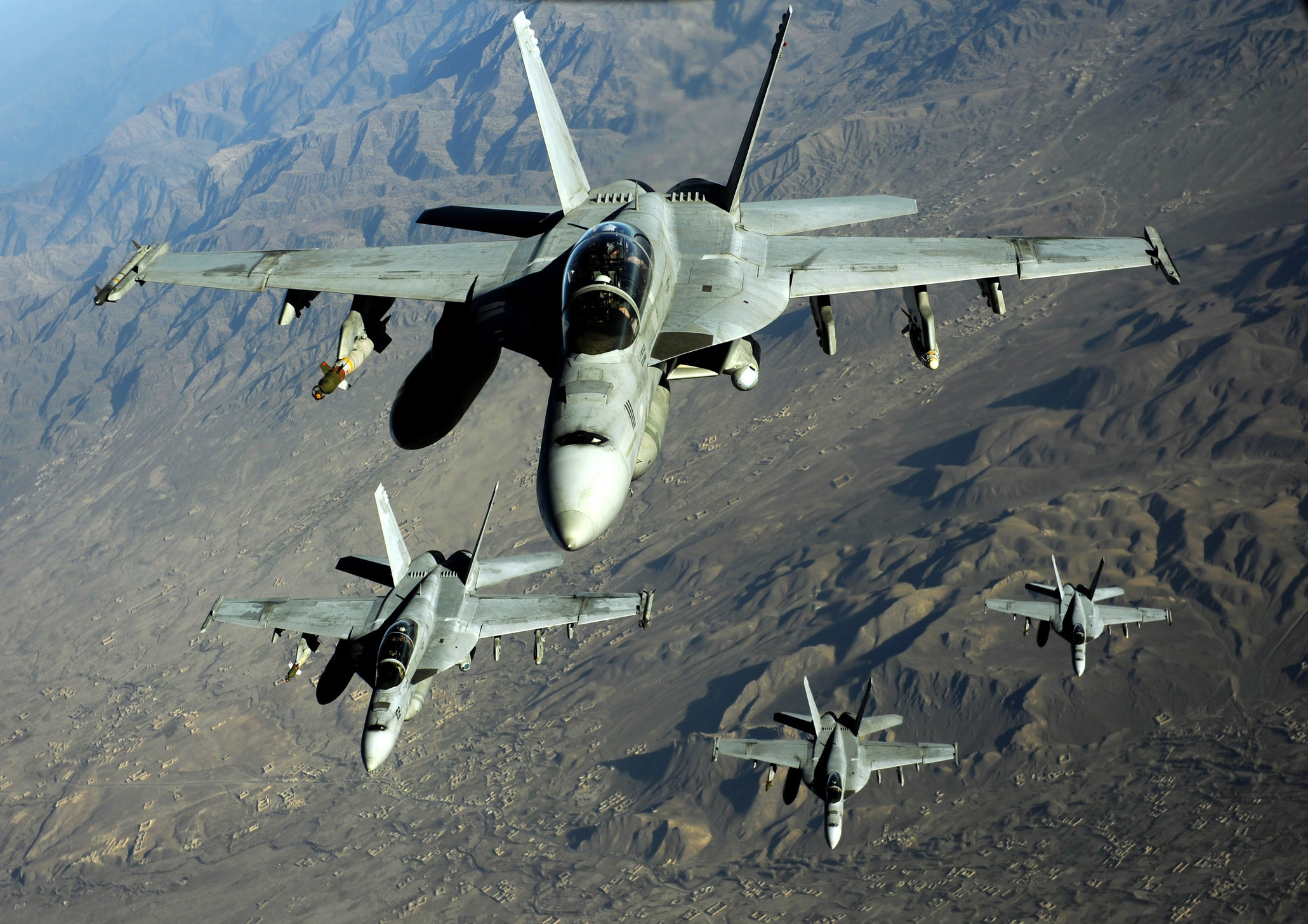 Pilotul Super Hornet care s-a luptat cu Houthis a devenit prima femeie aviatoare din SUA care a înregistrat o ucidere aer-aer