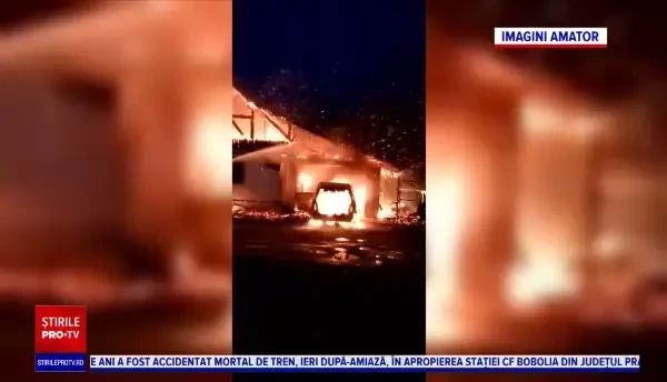 O familie a rămas într-o singură noapte și fără casă, și fără mașină din cauza unui incendiu