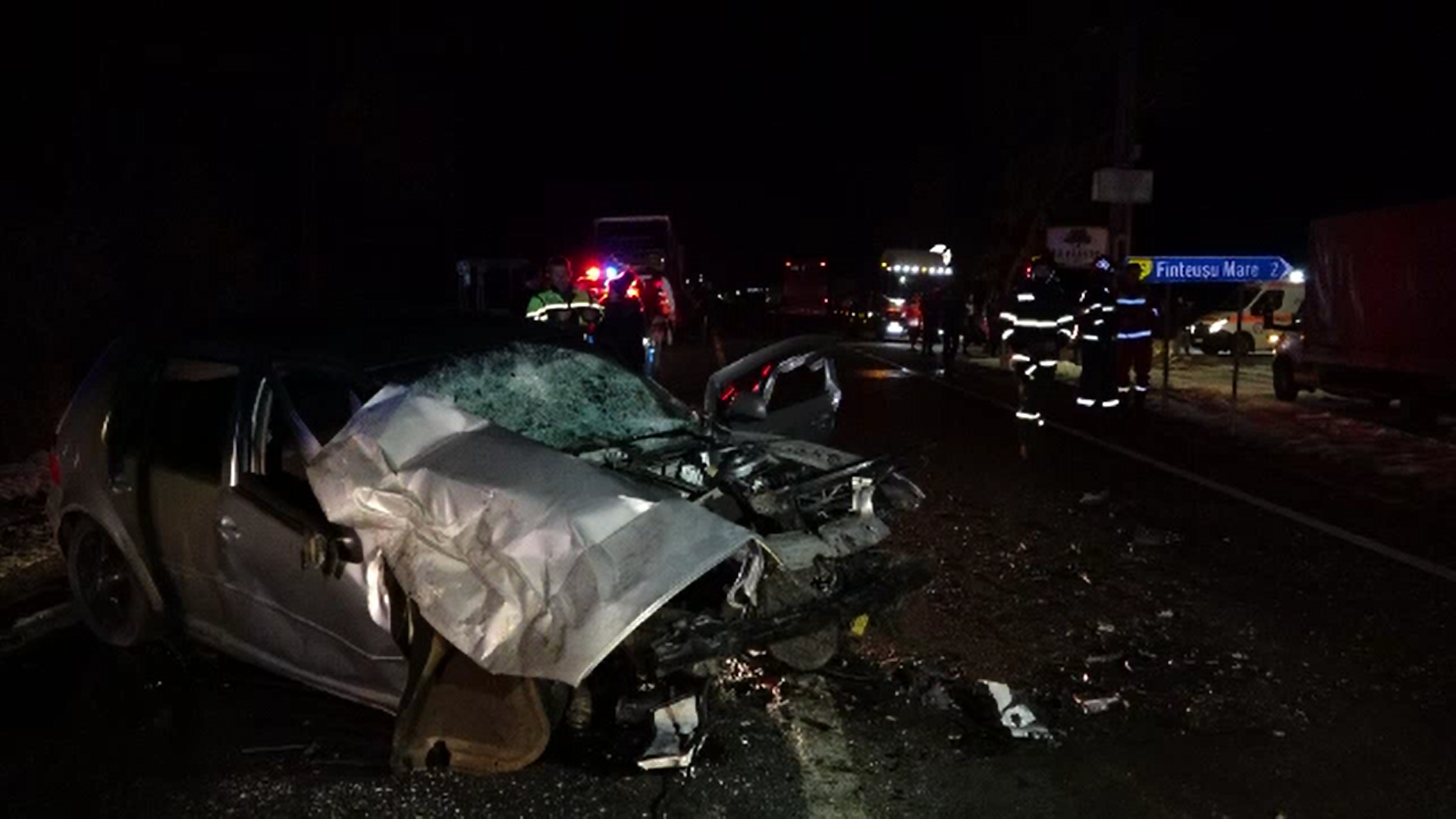 Accident tragic pe o șosea din Maramureș. Un bărbat de 35 ani a murit după ce a intrat cu mașina într-un autobuz