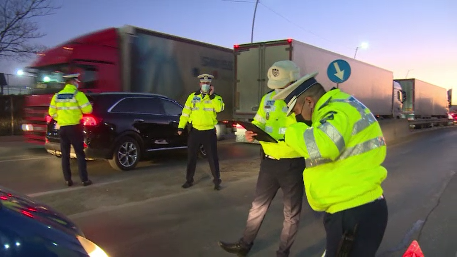 O femeie din Prahova care se îndrepta către serviciu a fost izbită de o maşină pe trecerea de pietoni