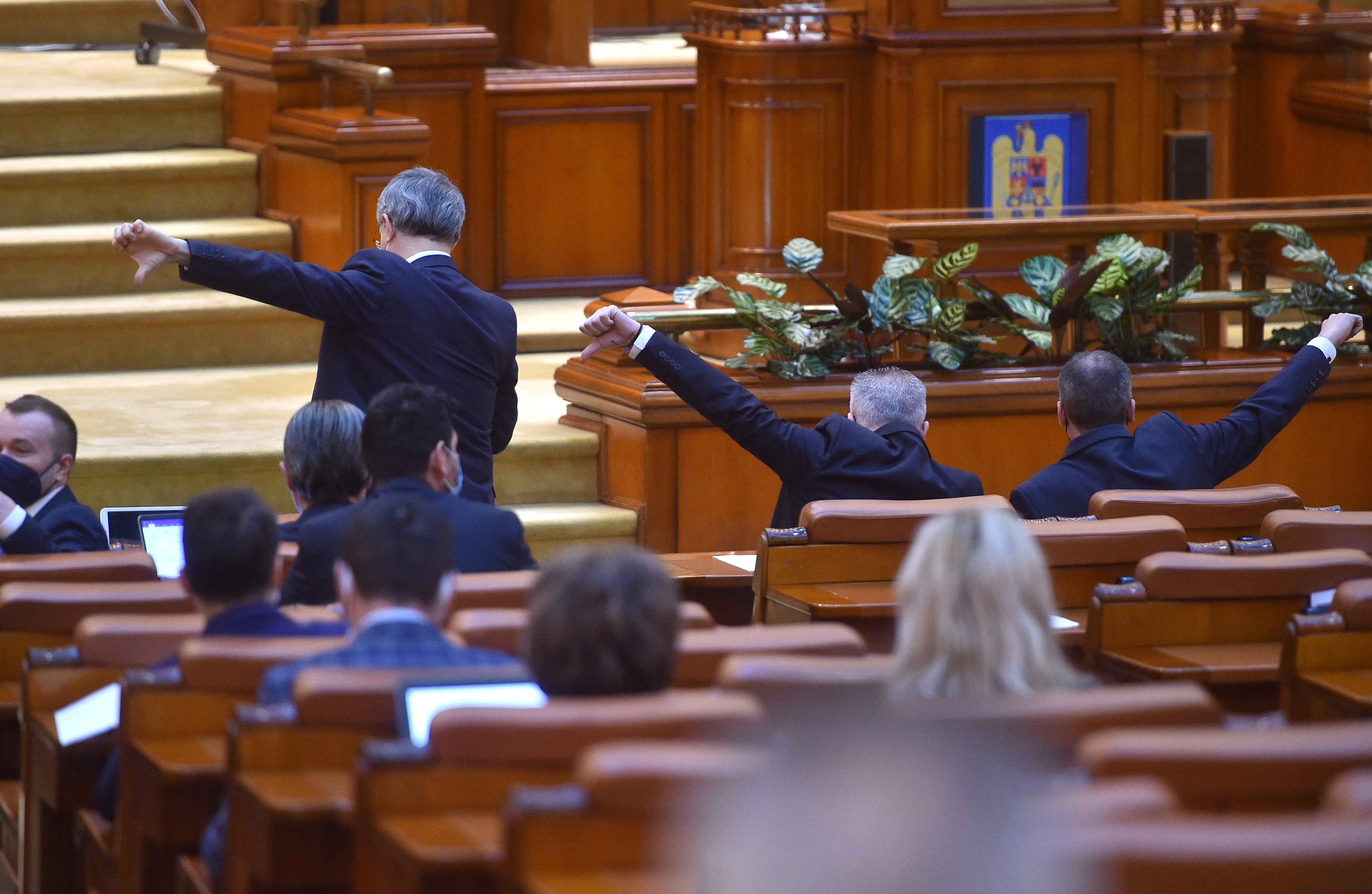 Deputaţii au aprobat desfiinţarea SIIJ. USR acuză: ”Ce nu a îndrăznit să facă nici Dragnea”