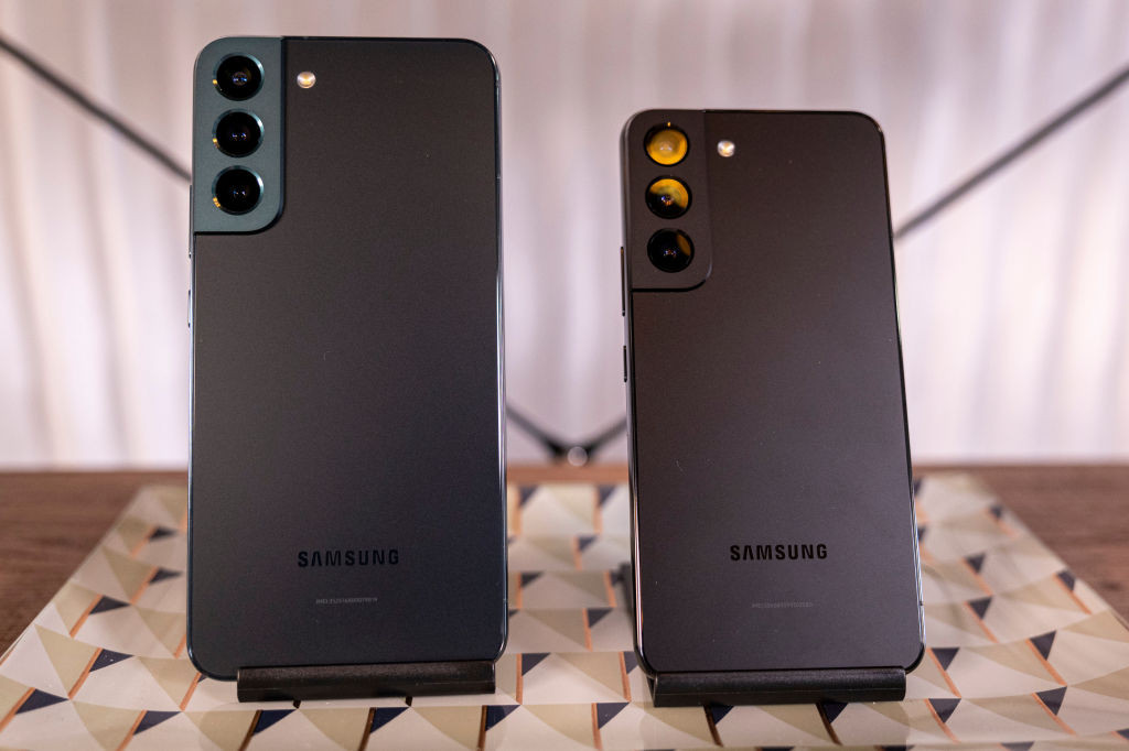 Samsung S22 Plus si Samsung S22