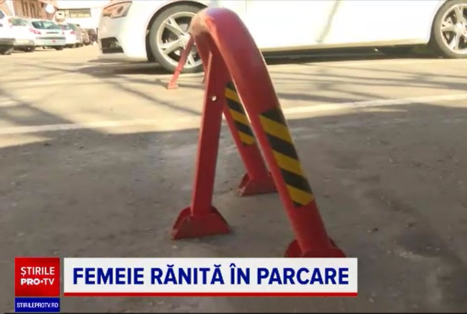 O pensionară și-a rupt mâna după ce s-a împiedicat de un blocator de parcare. Proprietarul era obligat să-l scoată