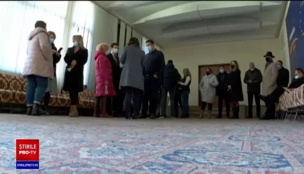 Angajații prefecturilor, în grevă de avertisment. "Salariile noastre au rămas pe loc"