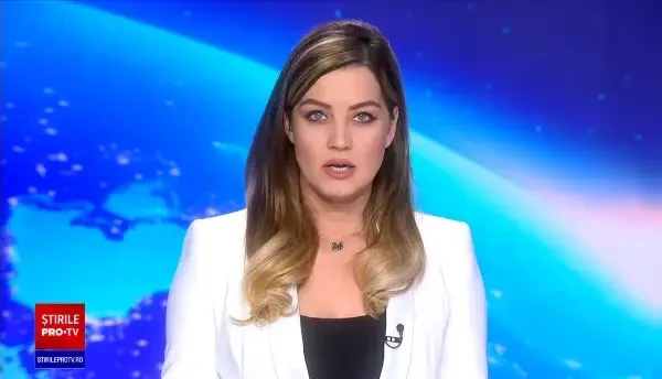 O mașină alimentată de GPL s-a făcut scrum, în centrul Bucureștiului. Șoferul, la un pas de tragedie