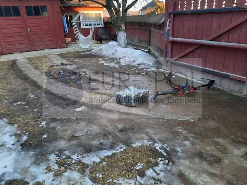 O femeie din Suceava a găsit un troller și o dronă în fața casei și a sunat imediat la 112. Ce se afla în bagaj