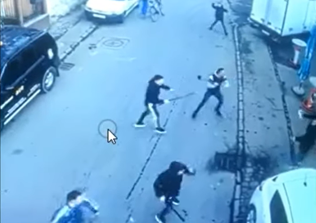 VIDEO Bătaie cu bâte și topoare în Lugoj, între două tabere de romi. Locuitorii din zonă s-au adăpostit de frică