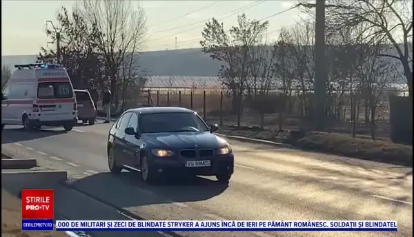 O fetiță a fost spulberată de o mașină chiar în fața casei. Totul a fost filmat. VIDEO