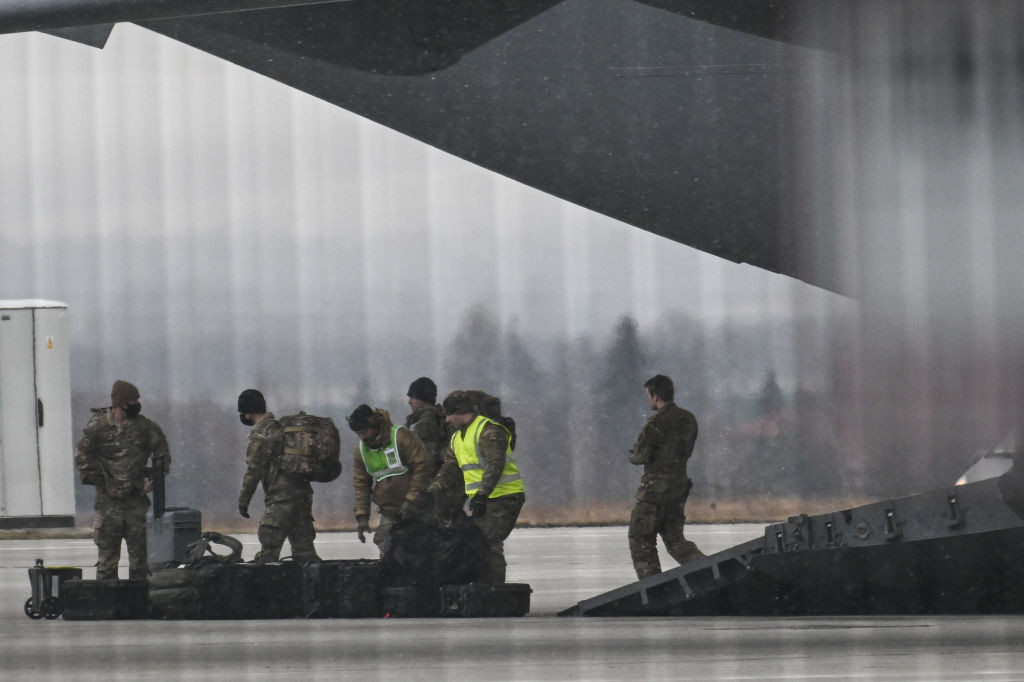 SUA retrag din Ucraina 160 de membri ai Gărzii Naţionale, ca măsură de precauţie