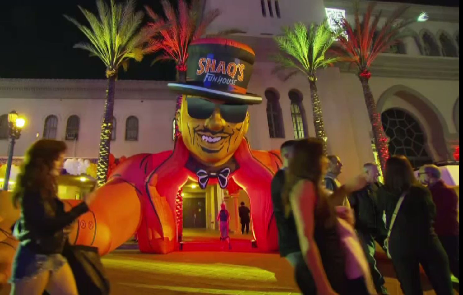 Shaquille O'Neal a dat o petrecere fastuoasă înainte de finala Superbowl. Cât a costat biletul