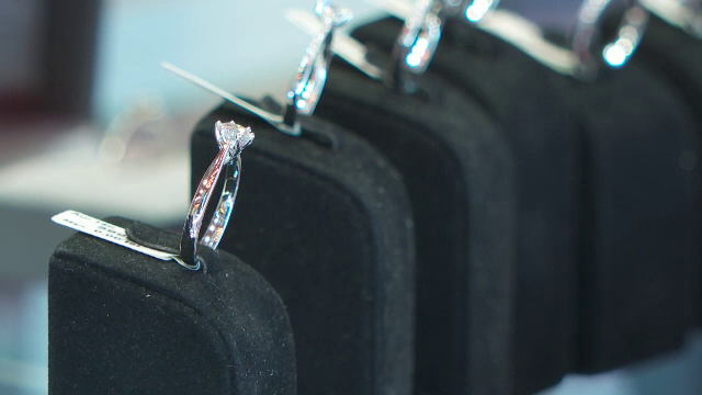 De Ziua Îndrăgostiţilor pe stil american, căutarea cadoului perfect poate fi un test dificil