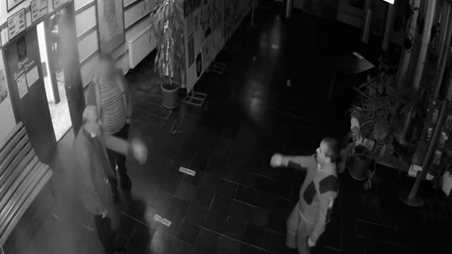 Interlopul care l-a bătut pe primarul din Mioveni în biroul acestuia, eliberat și plasat sub control judiciar