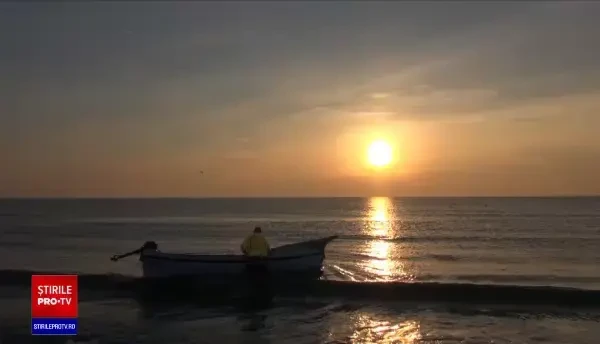 Iarna caldă a adus mai repede ca de obicei scrumbia în plasele pescarilor. Cherhanalele sunt pline de turiști