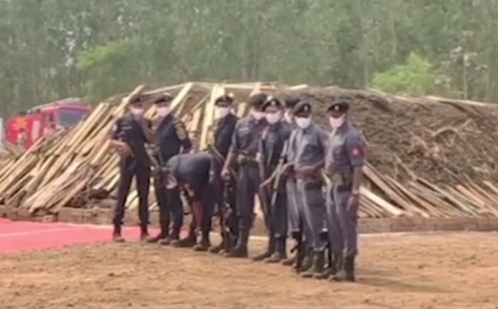 Metoda găsită de polițiștii indieni pentru a scăpa de 200 de tone de marijuana