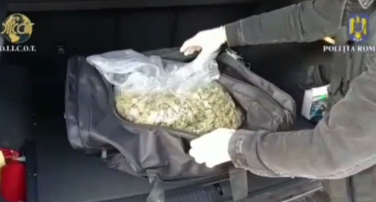 Flagrant pe DN1. Ce cantitate de droguri au găsit oamenii legii în mașina unor traficanți din Ploiești