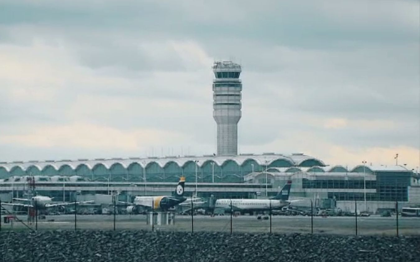 Traficul aerian deasupra României a crescut simțitor, pentru că avioanele ocolesc Ucraina