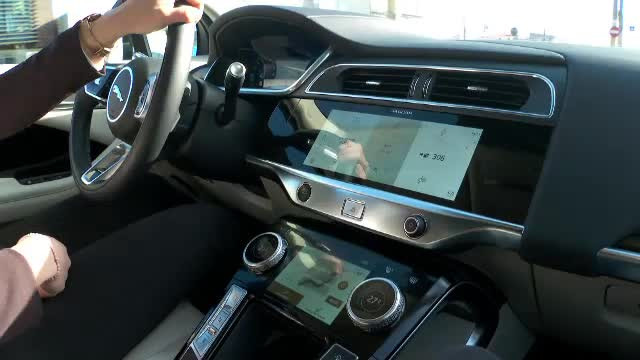 Românii trec la mașini electrice sau hibride. Marea problemă este numărul mic al stațiilor de încărcare