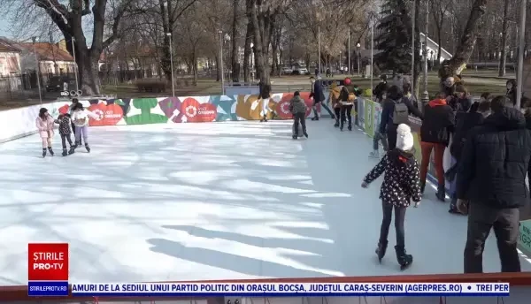 În Oradea a fost inaugurat un patinoar fără gheață, apă și curent electric, care poate rămâne deschis și vara. Cât costă