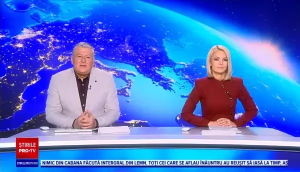 Câțiva chinezi înoată într-un lac din Beijing în fiecare zi, deși uneori apa e aproape înghețată