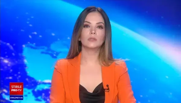 Arad: Un tramvai cu pasageri a deraiat şi a dărâmat un stâlp din beton