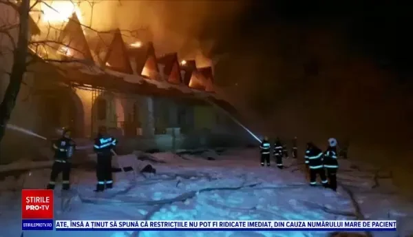 Incendiu de proporții în Maramureș. O cabană a fost mistuită de flăcări