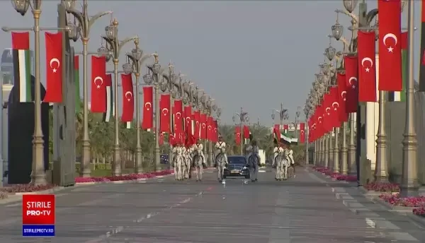 Paradă impresionantă pentru Erdogan la sosirea în Abu Dhabi. Au fost semnate 13 acorduri bilaterale în mai multe domenii
