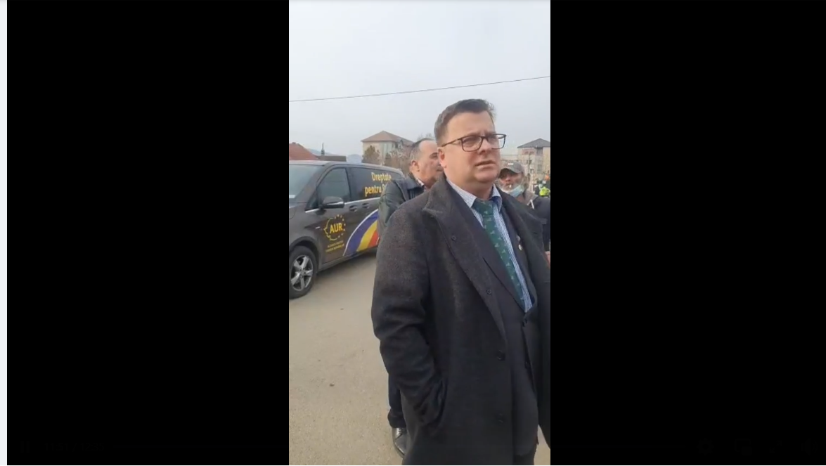 Prezenţa unui deputat AUR la protestele din Cugir a provocat nemulţumirea oamenilor