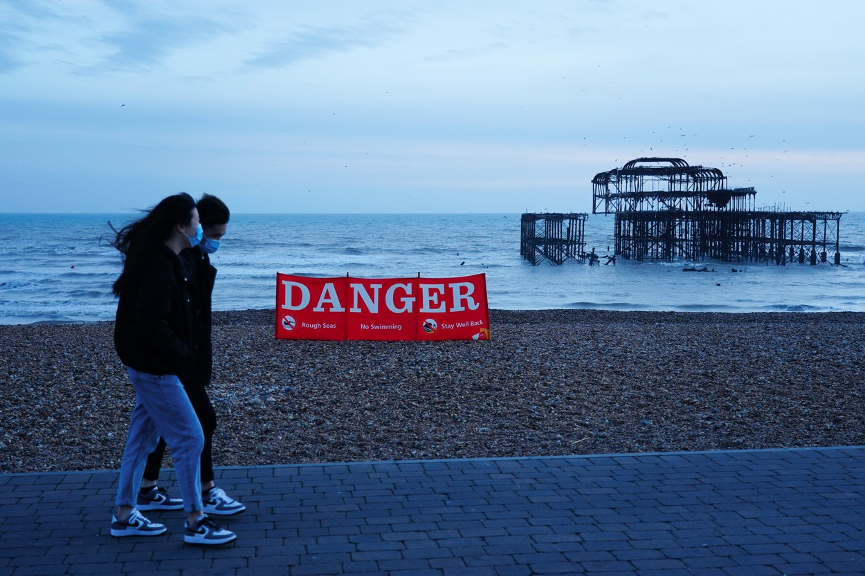 Atenţionare de călătorie transmisă de MAE: Coduri roşu şi portocaliu pentru furtuna Eunice, în Marea Britanie